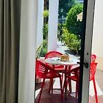 Modern Duplex 50m From The 아파트