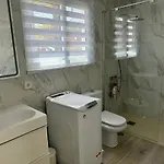 Modern Duplex 50m From The 아파트 플라야델쿠라