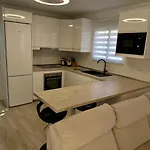 Modern Duplex 50m From The 아파트